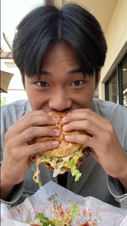 Sample UGC clip: Eating / reaction
